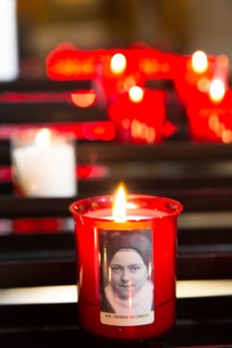 Basilique Sainte-Thérèse de Lisieux, veilleuses votives à l'effigie de la sainte