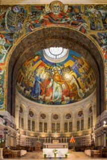 Basilique Sainte-Thérèse de Lisieux, vue intérieure