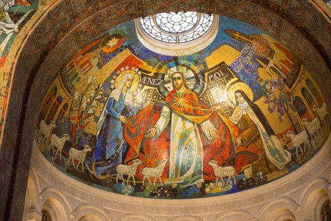 Basilique Sainte-Thérèse de Lisieux, vue intérieure