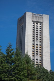 Basilique Sainte-Thérèse de Lisieux, campanile
