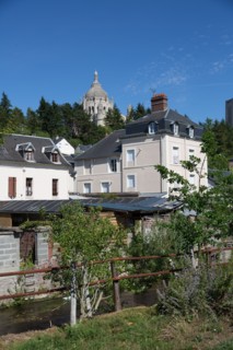 Lisieux, chemin piétonnier longeant la rivière