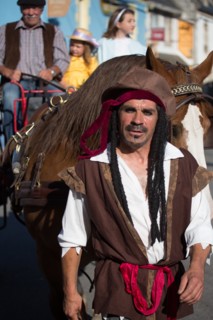 Défilé folklorique à Saint-Guénolé, Finistère Sud