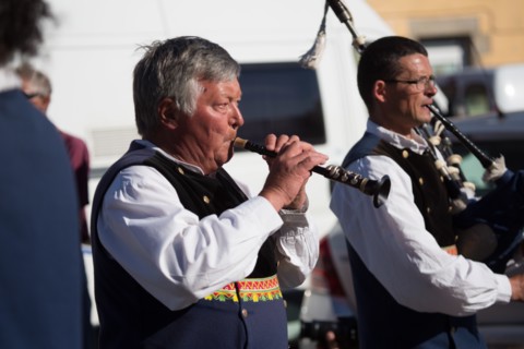Défilé folklorique à Saint-Guénolé, Finistère Sud