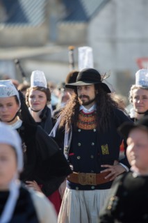 Défilé folklorique à Saint-Guénolé, Finistère Sud