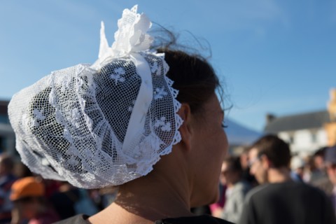 Défilé folklorique à Saint-Guénolé, Finistère Sud