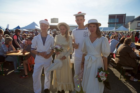 Défilé folklorique à Saint-Guénolé, Finistère Sud