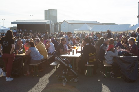 Défilé folklorique à Saint-Guénolé, Finistère Sud