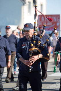 Défilé folklorique à Saint-Guénolé, Finistère Sud