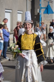 Défilé folklorique à Saint-Guénolé, Finistère Sud