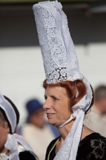 Défilé folklorique à Saint-Guénolé, Finistère Sud