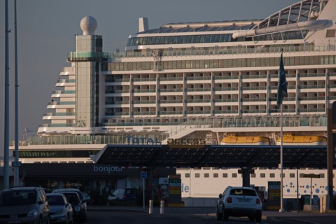 Paquebot de croisière AIDA dans le port du Havre