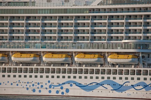 Paquebot de croisière AIDA dans le port du Havre