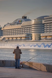 Paquebot de croisière AIDA dans le port du Havre