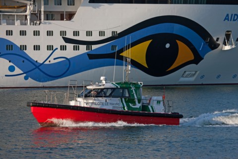 Retour d'une pilotine dans le Port du Havre
