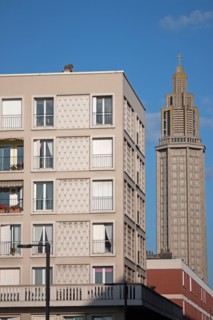 Le Havre, immeuble et clocher de l'église Saint-Joseph