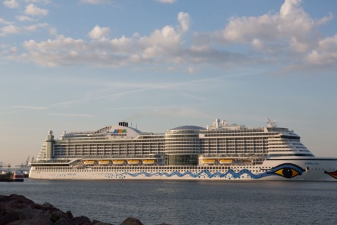 Paquebot de croisière AIDA dans le port du Havre