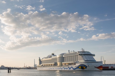 Paquebot de croisière AIDA dans le port du Havre