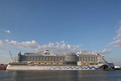 Paquebot de croisière AIDA dans le port du Havre