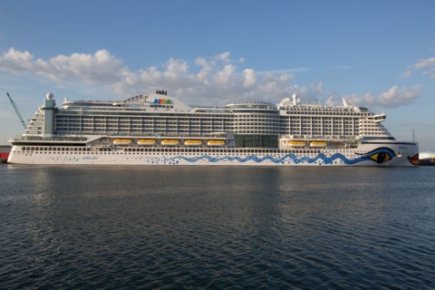 Paquebot de croisière AIDA dans le port du Havre