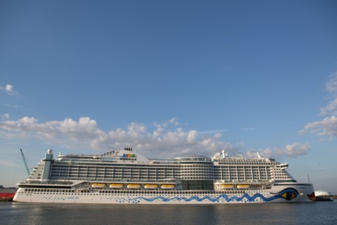 Paquebot de croisière AIDA dans le port du Havre