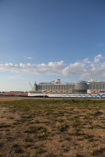Paquebot de croisière AIDA dans le port du Havre
