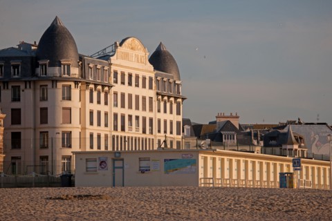 Trouville sur Mer, cabines de bains et Trouville Palace