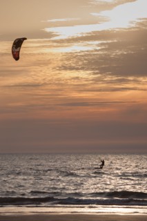 Trouville sur Mer, Kite surf au soleil couchant