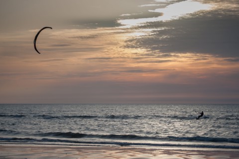 Trouville sur Mer, Kite surf au soleil couchant