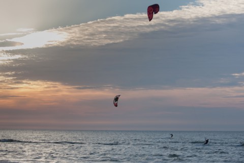 Trouville sur Mer, Kite surf au soleil couchant