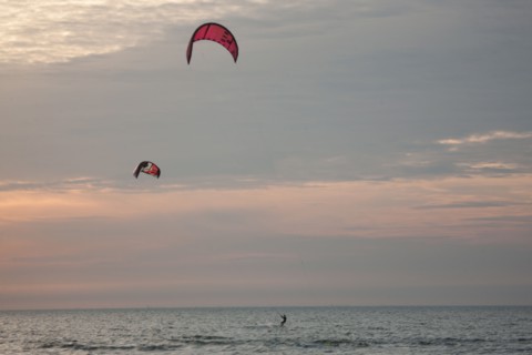 Trouville sur Mer, Kite surf au soleil couchant