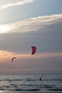 Trouville sur Mer, Kite surf au soleil couchant