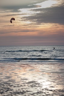 Trouville sur Mer, Kite surf au soleil couchant