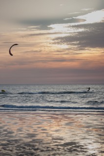 Trouville sur Mer, Kite surf au soleil couchant