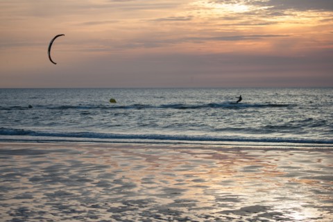 Trouville sur Mer, Kite surf au soleil couchant