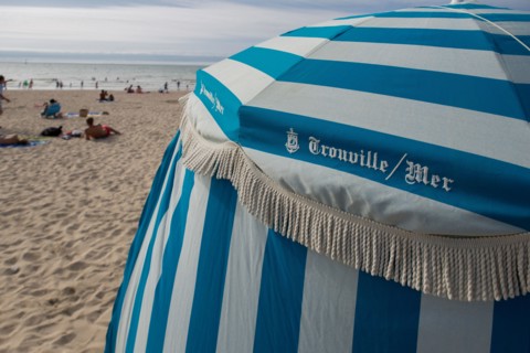 Trouville sur Mer, parasols formant cabines de plage