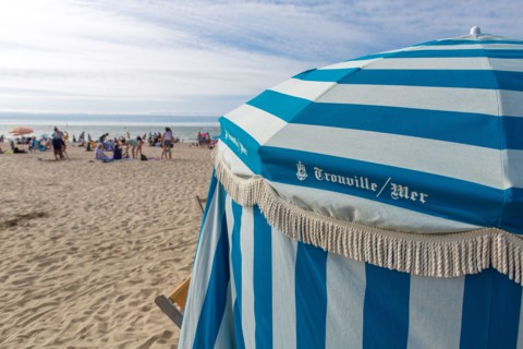 Trouville sur Mer, parasols formant cabines de plage