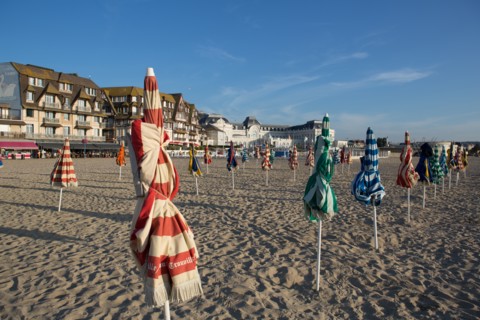 Trouville sur Mer, les parasols sur la plage