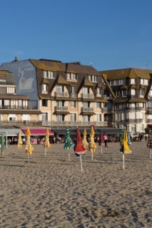 Trouville sur Mer, les parasols sur la plage