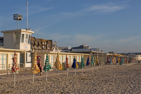 Trouville sur Mer, parasols et cabines de bains
