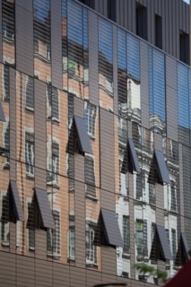 Lyon, 6 Rue Marcel Gabriel Rivière, façades vitrées près de l'entrée de l'Hôtel Dieu rénové en 2018