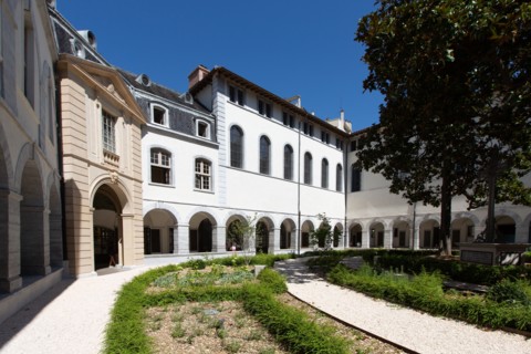 Lyon, Hôtel Dieu rénové en juillet 2018