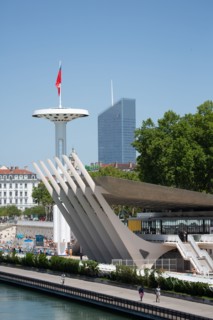 Lyon, Centre Nautique Tony Bertrand, piscine extérieure et vue sur le Rhône