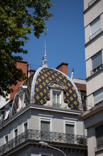 Lyon, Quai Victor Augagneur, toitures aux tuiles vernissées