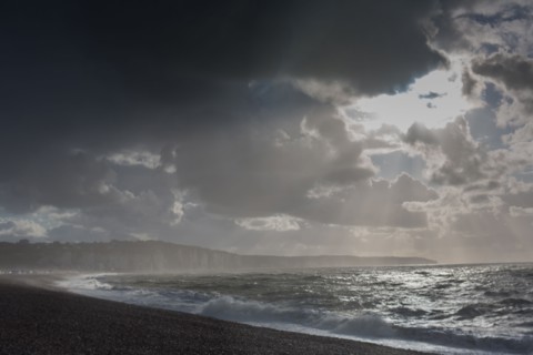 Dieppe, tempête sur la plage
