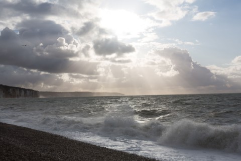 Dieppe, tempête sur la plage