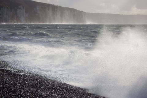 Dieppe, tempête sur la plage