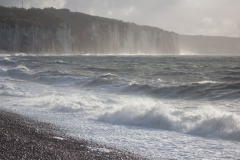 Dieppe, tempête sur la plage