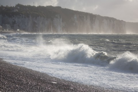 Dieppe, tempête sur la plage