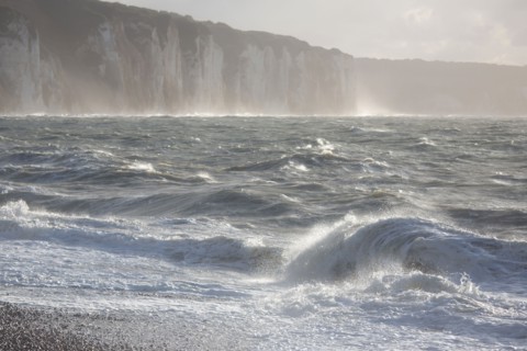 Dieppe, tempête sur la plage