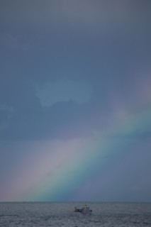 Dieppe, arc en ciel au large de la plage par temps d'orage